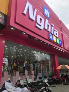 cổng từ an ninh shop thời trang