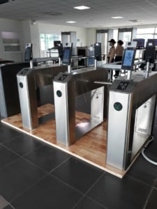 Cổng xoay 3 càng