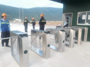 Cổng xoay 3 càng tại Quận 7