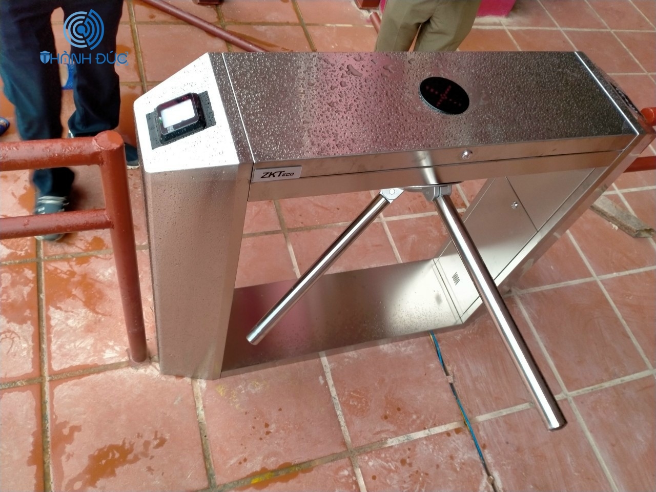 Cổng xoay 3 càng