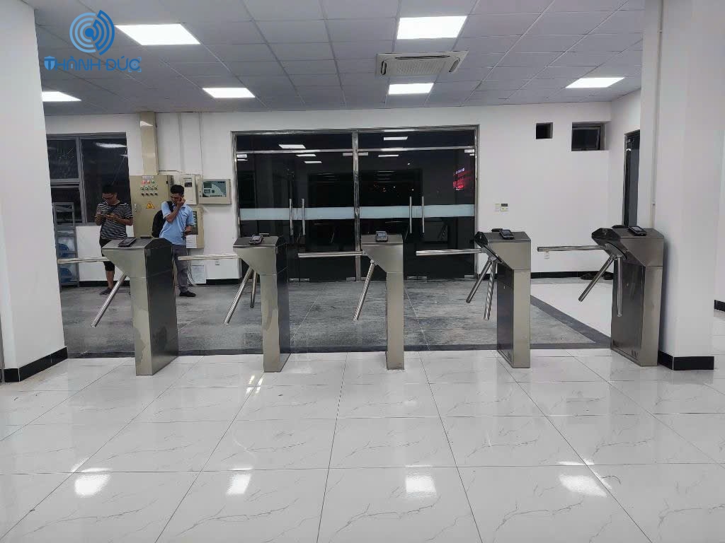 Địa chỉ mua cổng xoay 3 càng tại Quận 7