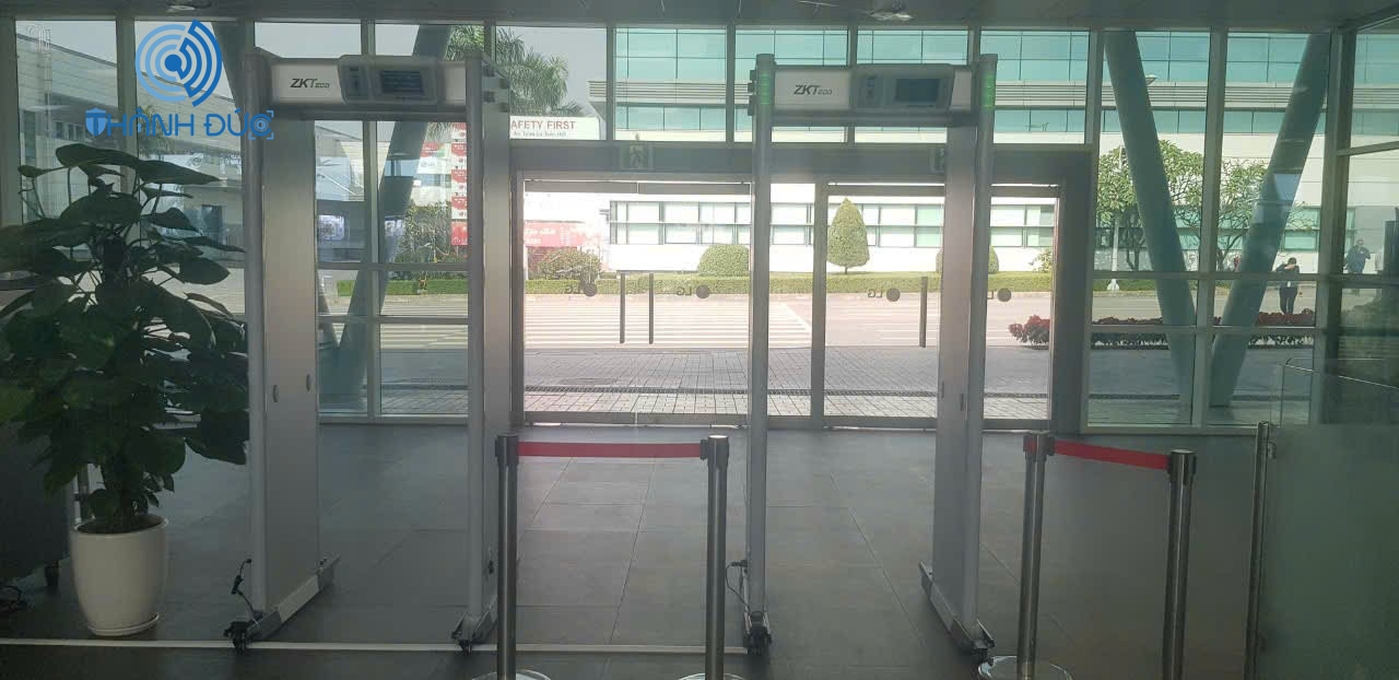 Cổng Dò Kim Loại Tại Long Biên