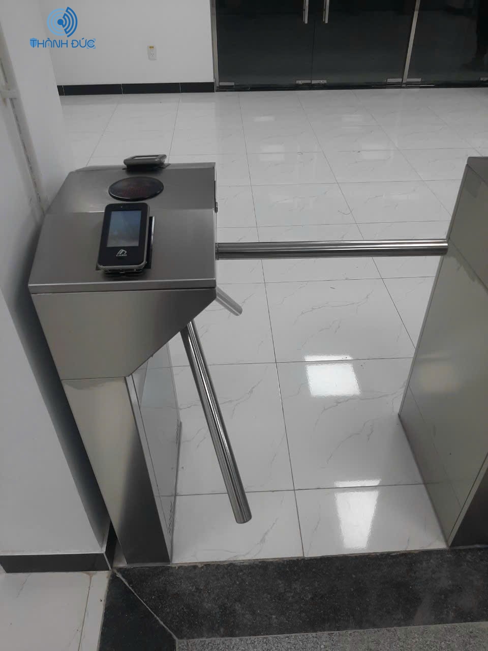 Cổng xoay 3 càng