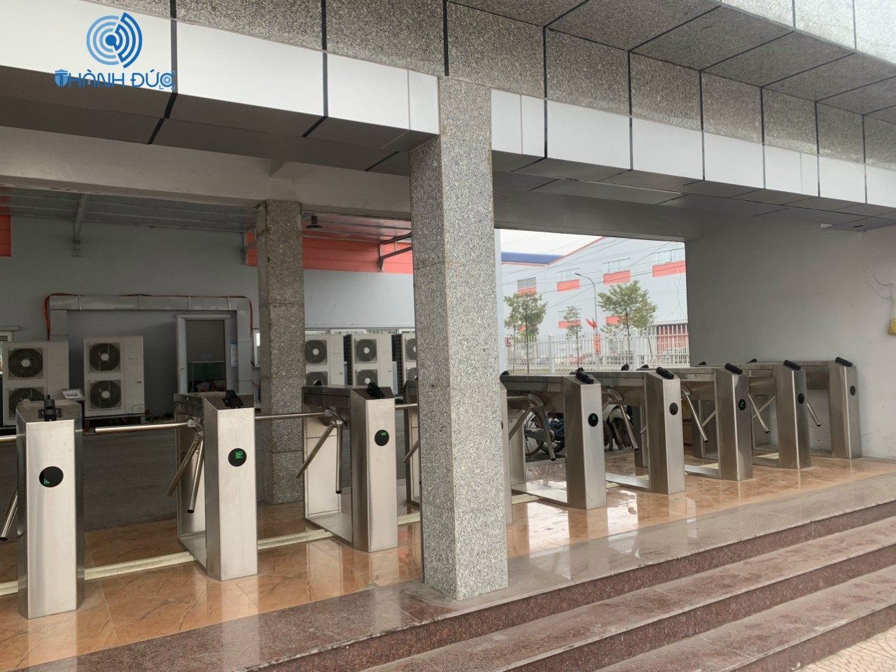 Ứng dụng thực tiễn của cổng xoay 3 càng