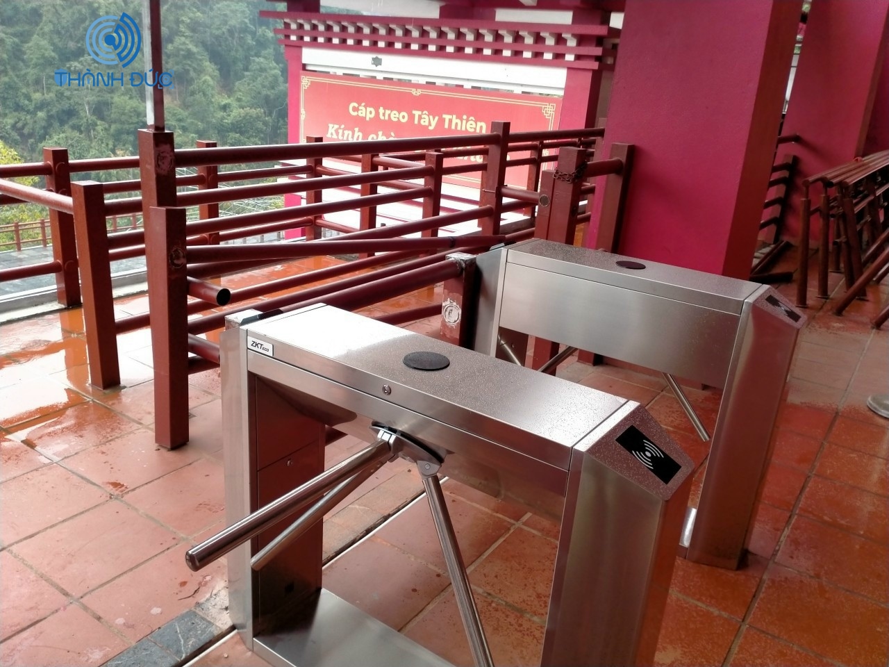Cổng xoay 3 càng tại Hà Đông an ninh, hiện đại