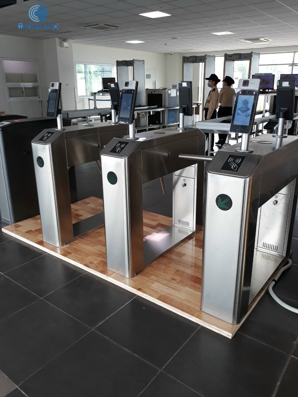 Ưu và nhược điểm của cổng xoay 3 càng tại Phúc Thọ