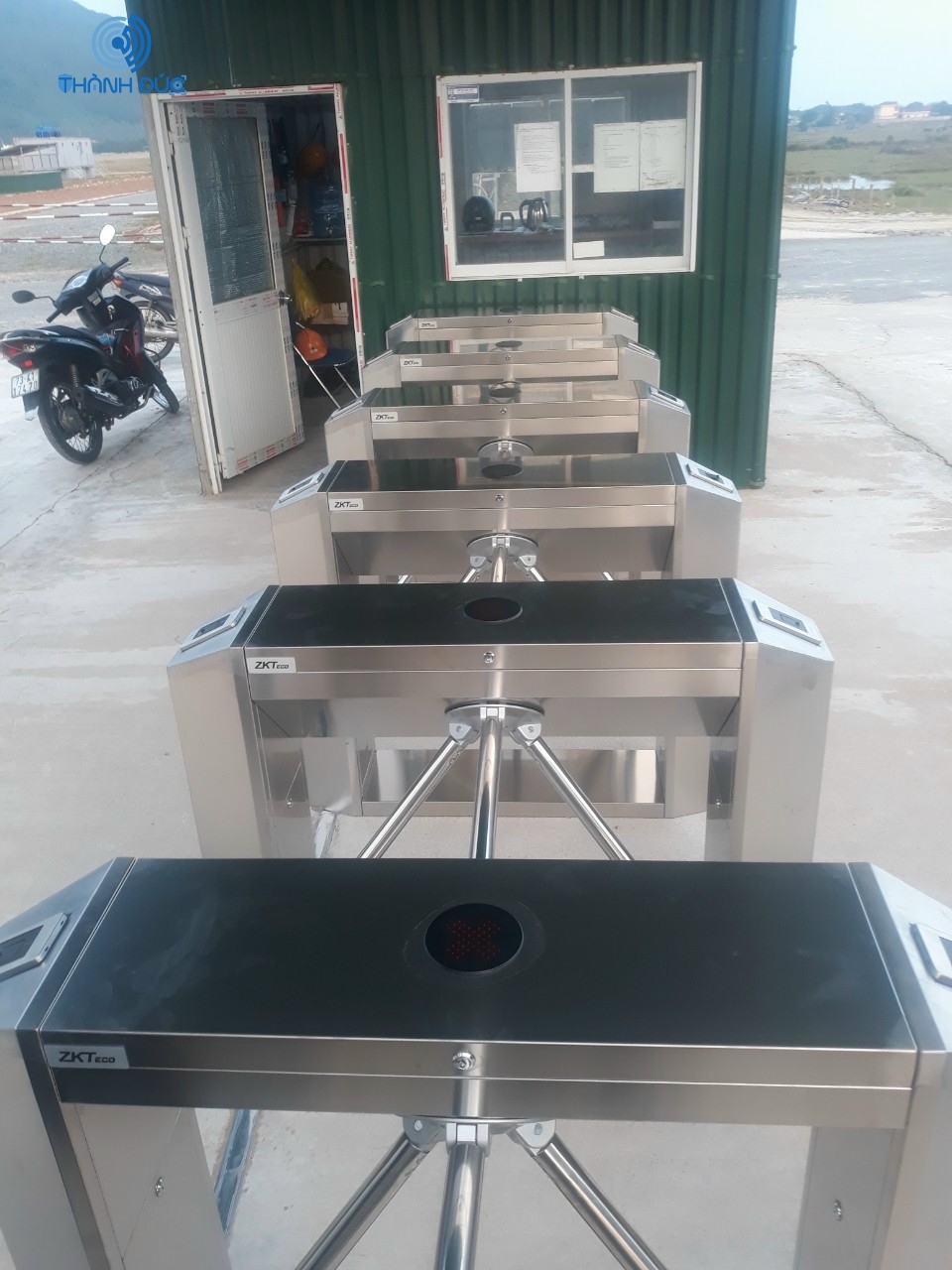 Cổng Xoay 3 Càng Tại Phú Xuyên An Ninh, Hiện Đại