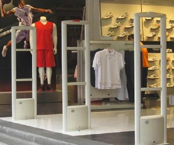 Ứng Dụng Cổng Từ An Ninh Trong Ngành Thời Trang 