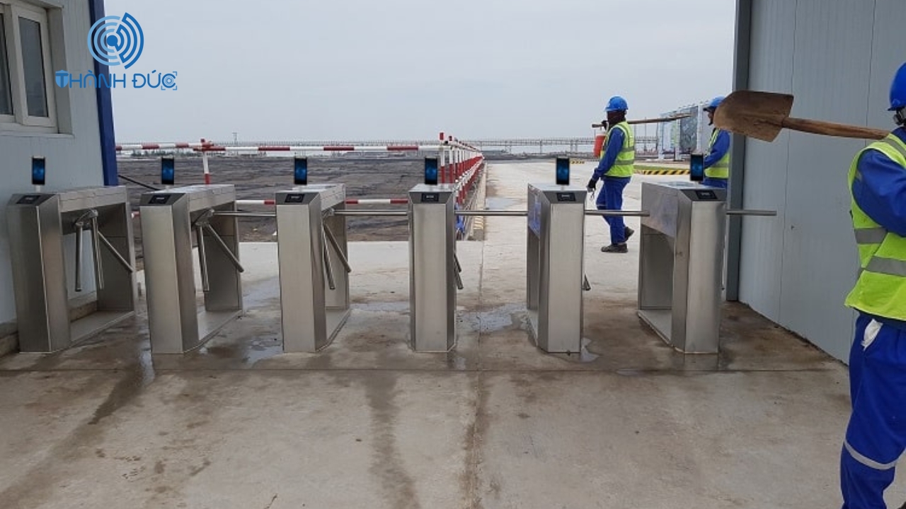 Cổng xoay 3 càng tại Hóc Môn Uy Tín