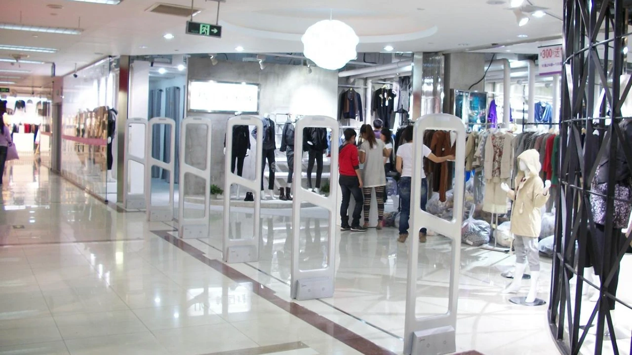 Lắp Đặt Cổng Từ An Ninh Cho Shop Mỹ Phẩm Tại Cần Thơ